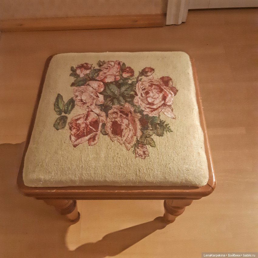 Про фонарь, бюро, табуреточку и кошку