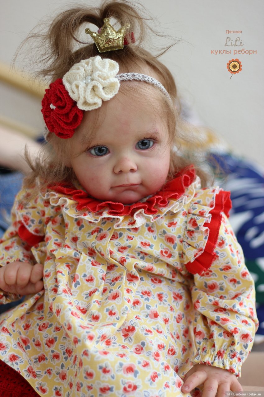 Малышка Мегги в красивом наряде