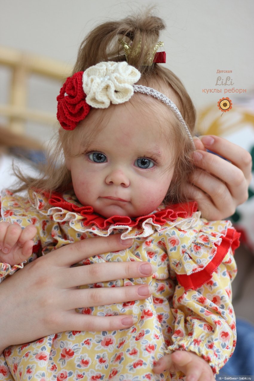 Малышка Мегги в красивом наряде (фото 2)