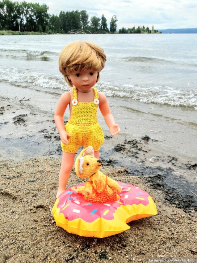 Алёша и лисёнок на пляже — Куклы Kathe Kruse (Кате/Кэте Крузе): фото