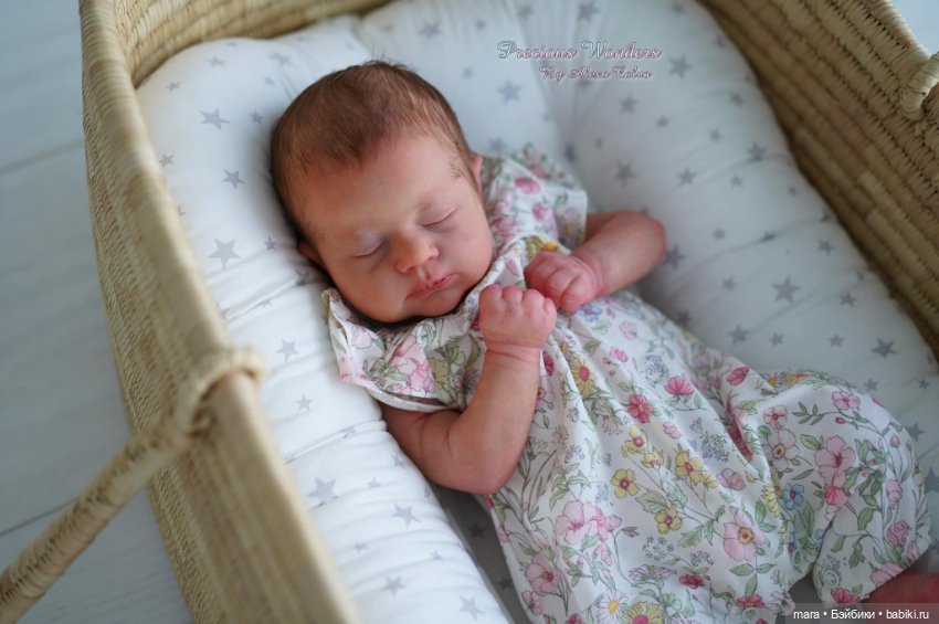 August скульптора Dawn Murray McLeod, автор прототипа Alexa Calvo