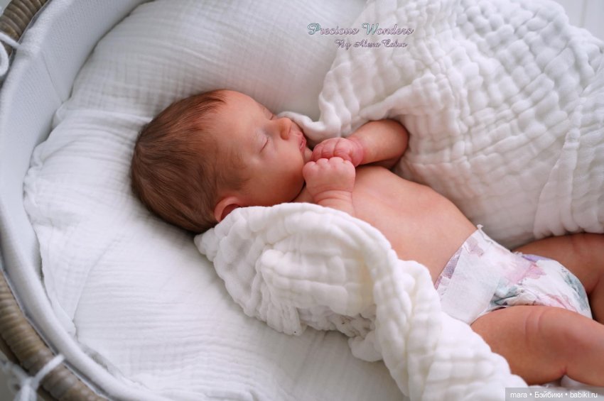 August скульптора Dawn Murray McLeod, автор прототипа Alexa Calvo