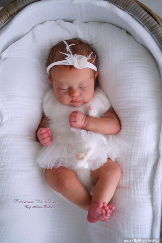 August скульптора Dawn Murray McLeod, автор прототипа Alexa Calvo