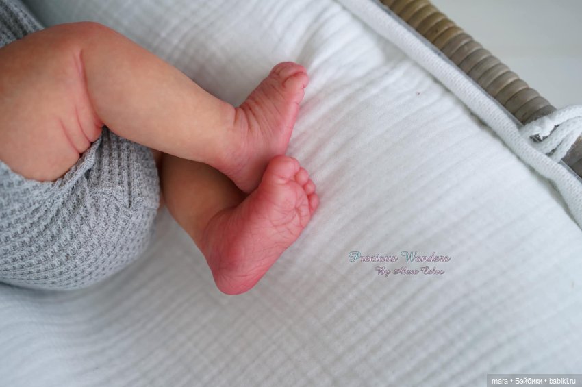 August скульптора Dawn Murray McLeod, автор прототипа Alexa Calvo