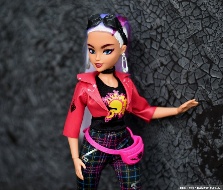 Неформалка на прогулке — Куклы Monster High и Ever After High: G1 (фото 2)