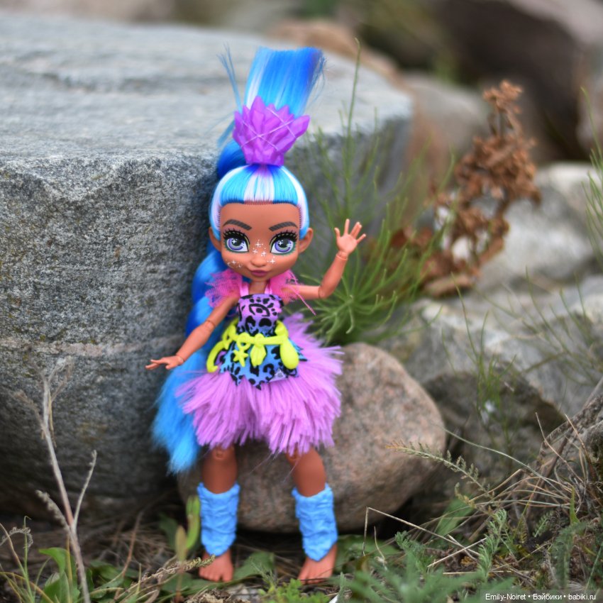 Маленькая девочка на больших камнях (фото 5)