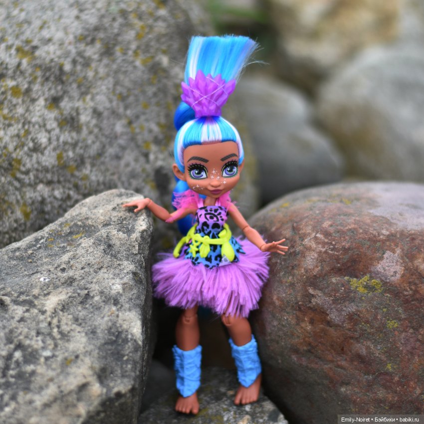 Маленькая девочка на больших камнях (фото 7)