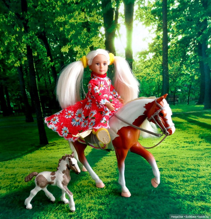 Прогулки на лошадках для маленьких девочек Лори и АГ