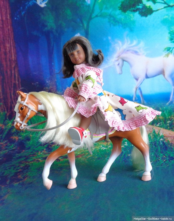 Прогулки на лошадках для маленьких девочек Лори и АГ