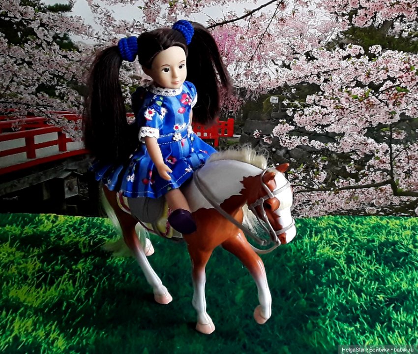 Прогулки на лошадках для маленьких девочек Лори и АГ