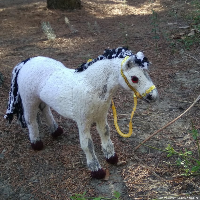 Подарок - лошадка — Авторские игрушки из разных материалов: синельная проволока