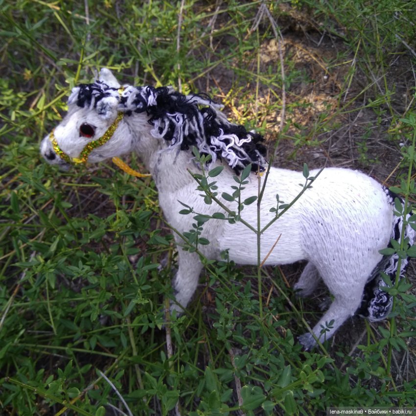 Подарок - лошадка — Авторские игрушки из разных материалов: синельная проволока