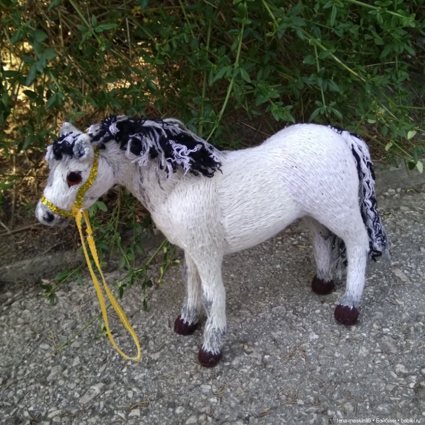 Подарок - лошадка — Авторские игрушки из разных материалов: синельная проволока