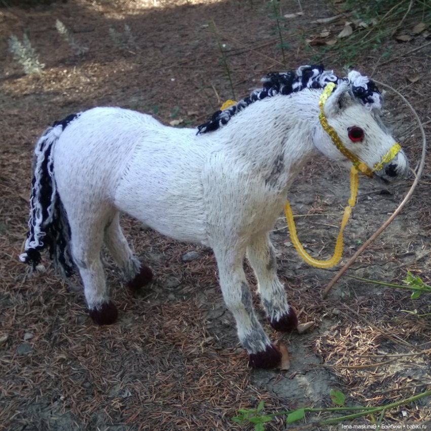 Подарок - лошадка — Авторские игрушки из разных материалов: синельная проволока