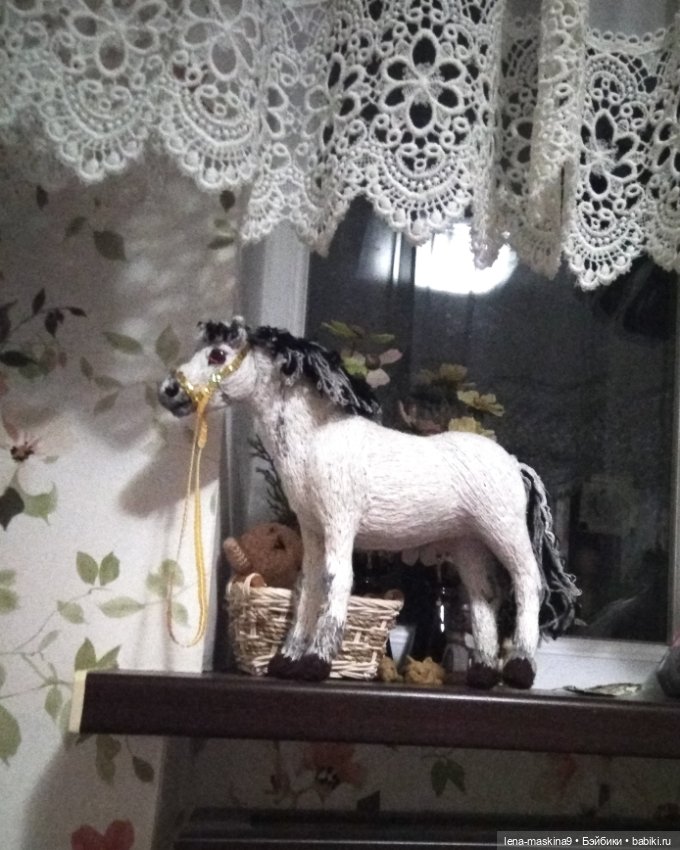 Подарок - лошадка — Авторские игрушки из разных материалов: синельная проволока