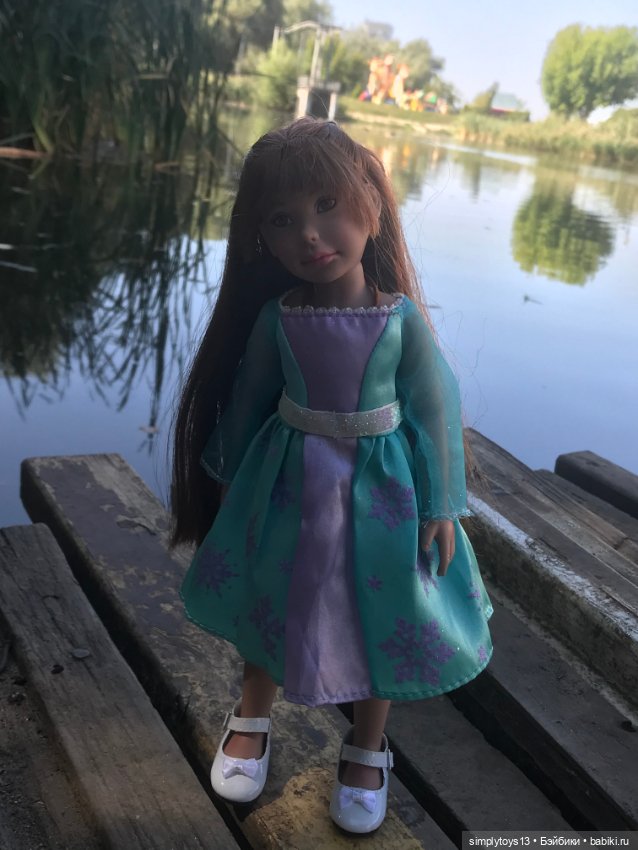 Прогулка Орешка (ЛиЭнн) недалеко от дома