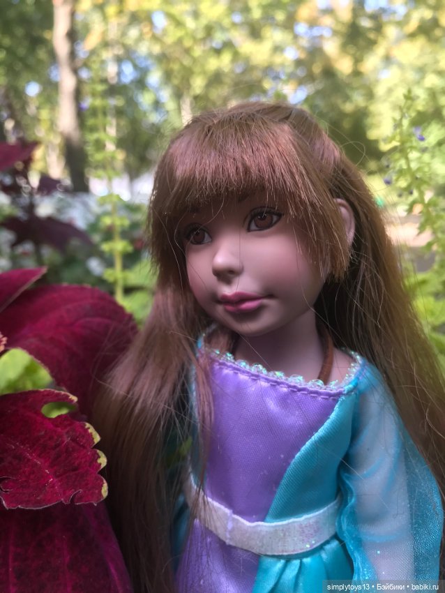 Прогулка Орешка (ЛиЭнн) недалеко от дома