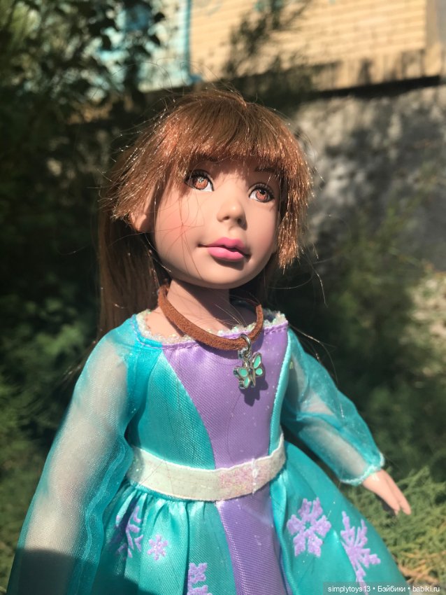 Прогулка Орешка (ЛиЭнн) недалеко от дома