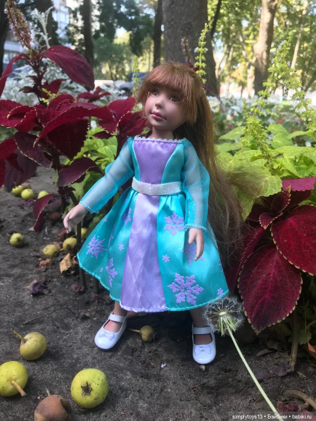 Прогулка Орешка (ЛиЭнн) недалеко от дома