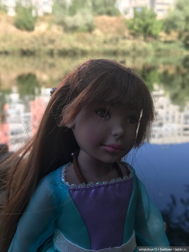 Прогулка Орешка (ЛиЭнн) недалеко от дома