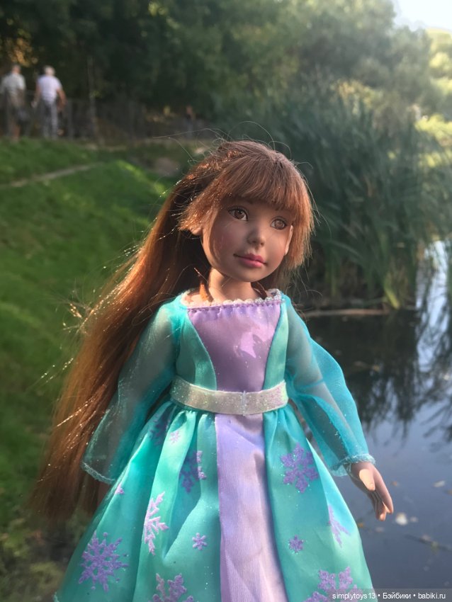 Прогулка Орешка (ЛиЭнн) недалеко от дома