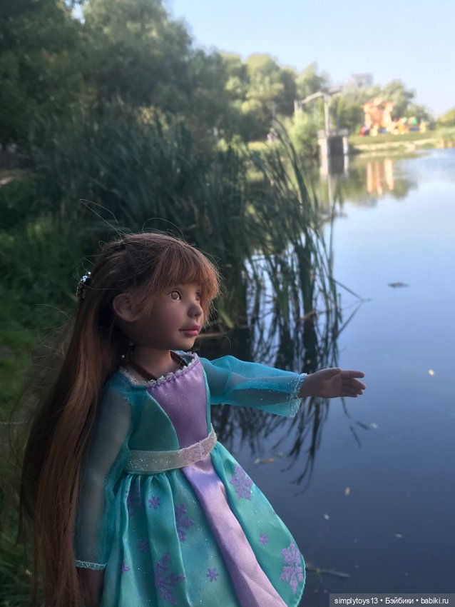 Прогулка Орешка (ЛиЭнн) недалеко от дома