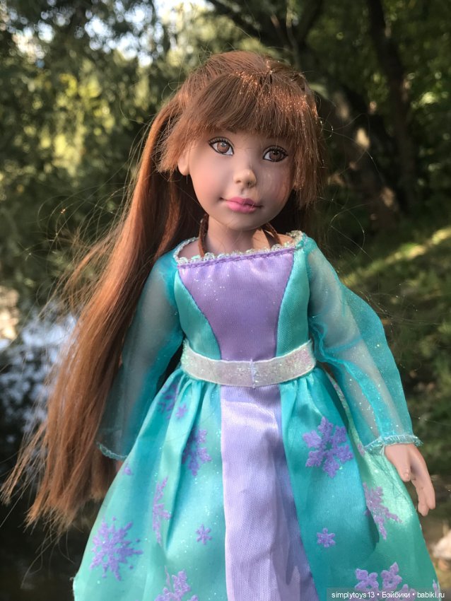 Прогулка Орешка (ЛиЭнн) недалеко от дома