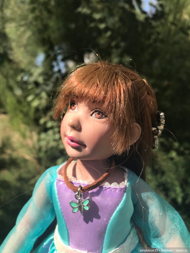 Прогулка Орешка (ЛиЭнн) недалеко от дома