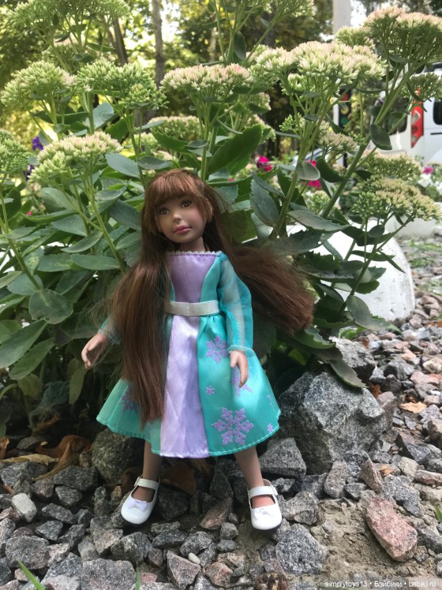 Прогулка Орешка (ЛиЭнн) недалеко от дома