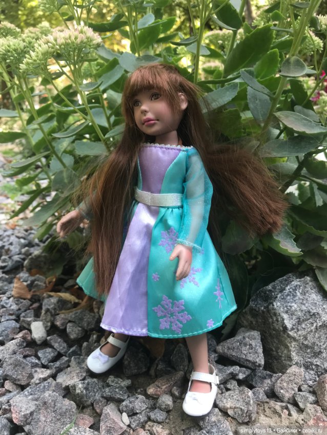 Прогулка Орешка (ЛиЭнн) недалеко от дома