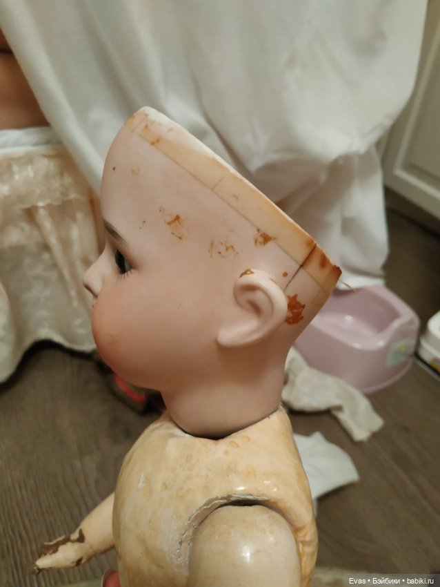 Помогите пожалуйста узнать производителя куклы (фото 2)