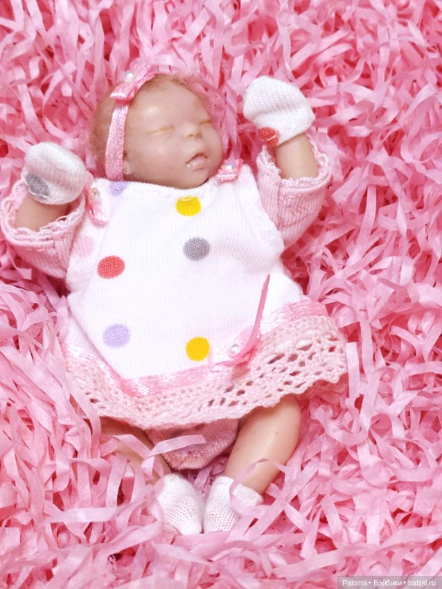 Яночка, миниатюрный младенец в коробке