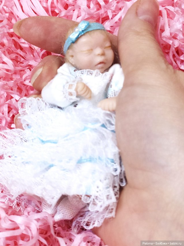 Яночка, миниатюрный младенец в коробке