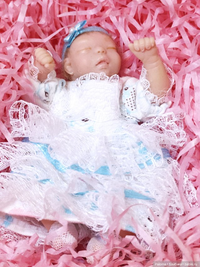 Яночка, миниатюрный младенец в коробке