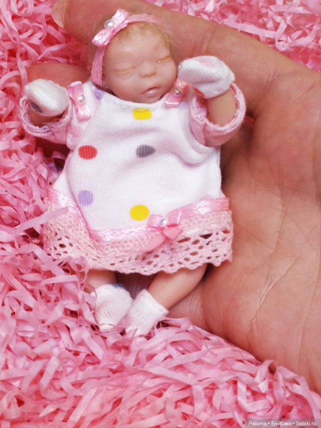 Яночка, миниатюрный младенец в коробке