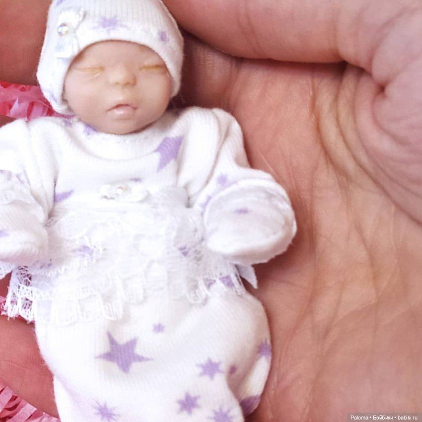 Яночка, миниатюрный младенец в коробке