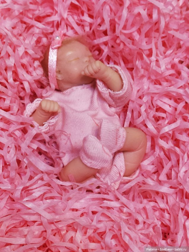 Яночка, миниатюрный младенец в коробке