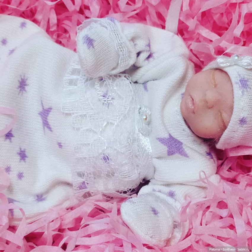 Яночка, миниатюрный младенец в коробке