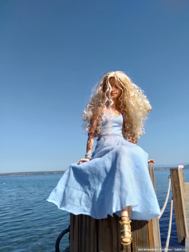 Вторая фотосессия Милли. Милли в голубом платье