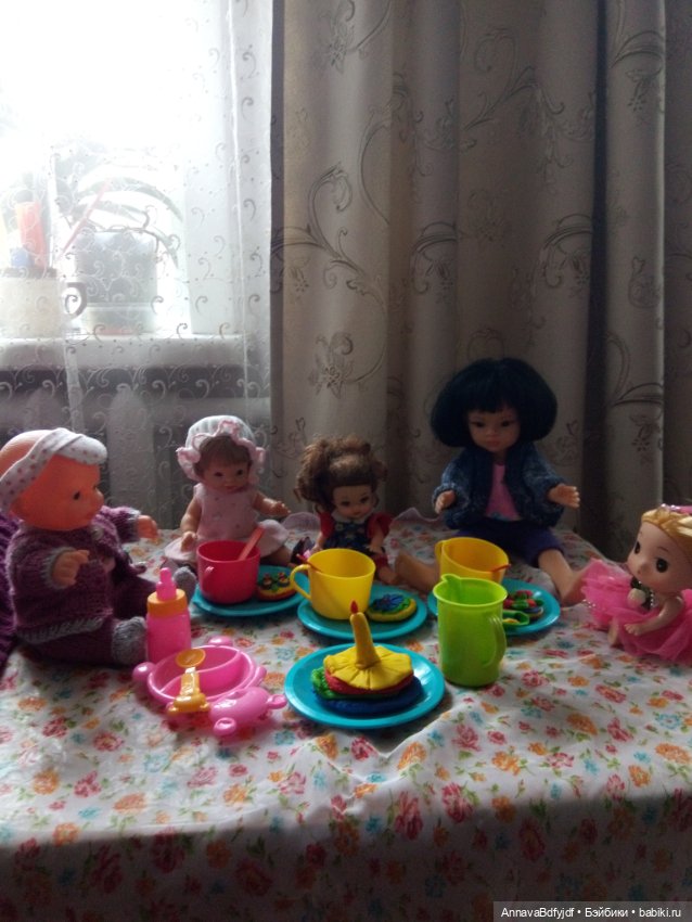 Как проводят время наши куколки