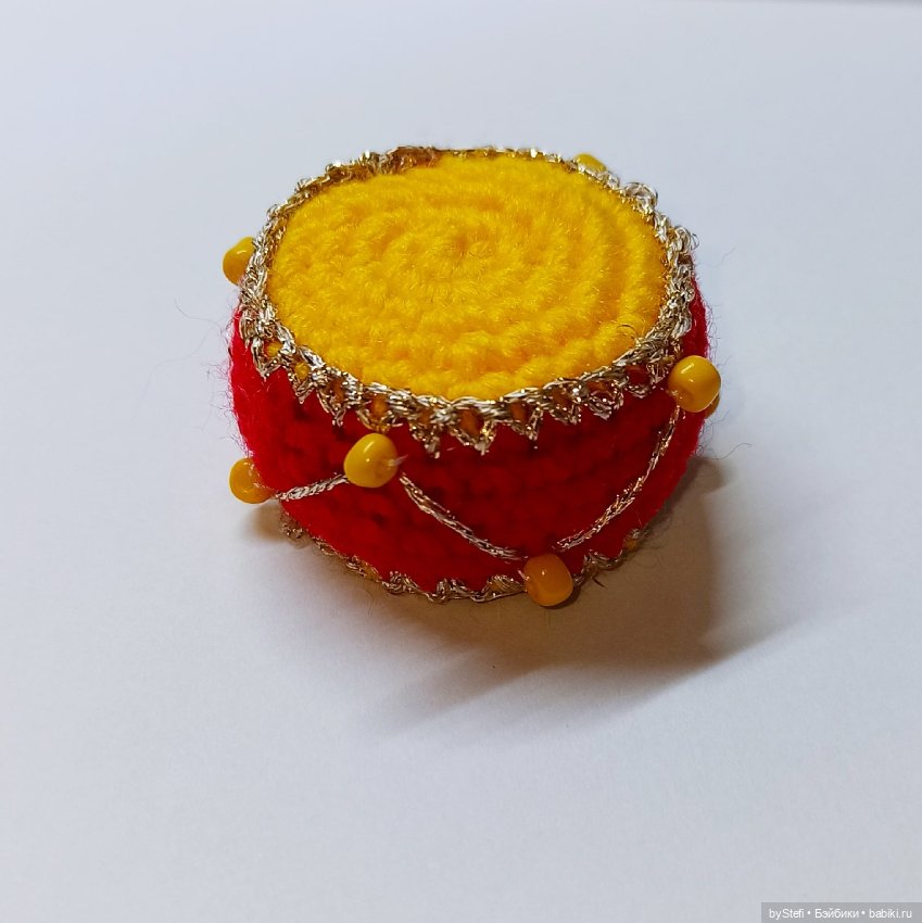 А у меня связались ёлочные игрушки. Солдат и барабан