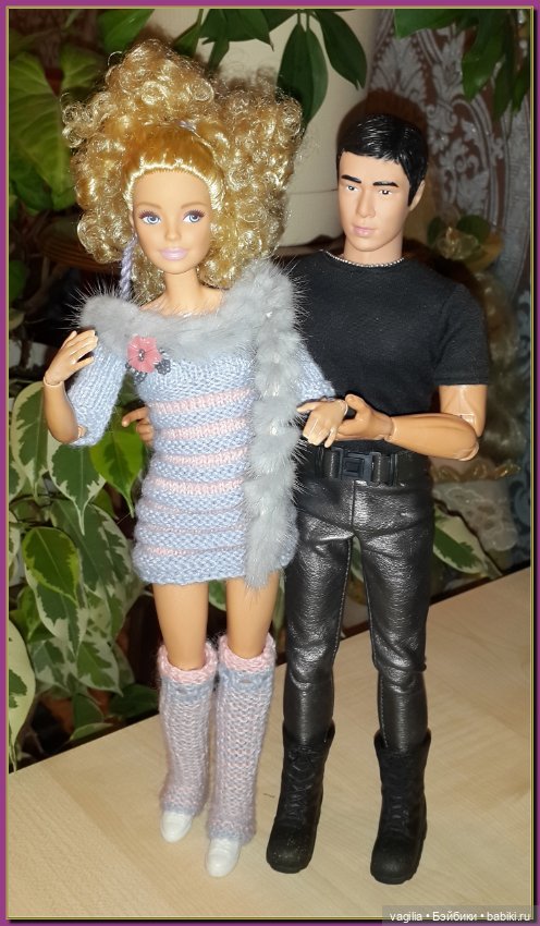 Две крепкие пары появились на кукольной полке