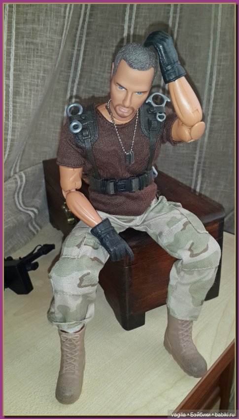 Две крепкие пары появились на кукольной полке