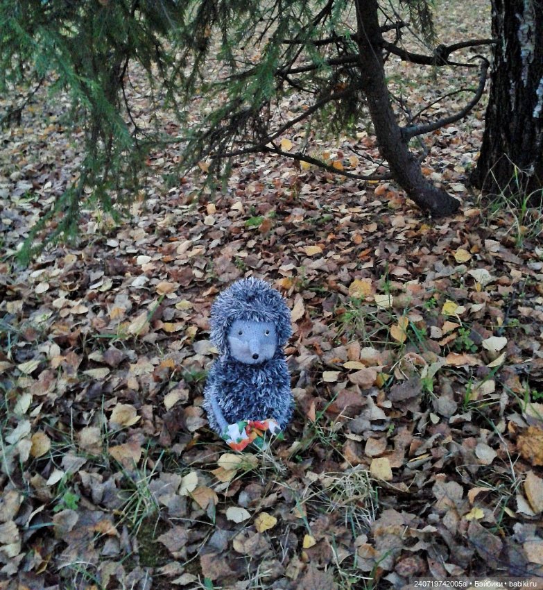 Ежик в осеннем лесу — Вязаные игрушки и амигуруми: крючком