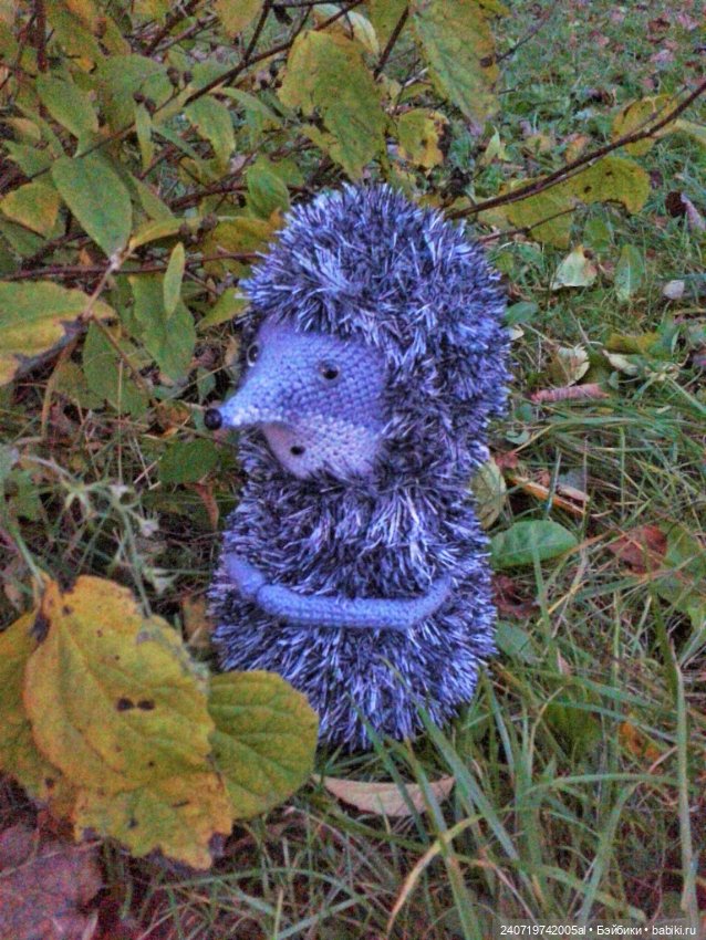 Ежик в осеннем лесу — Вязаные игрушки и амигуруми: крючком
