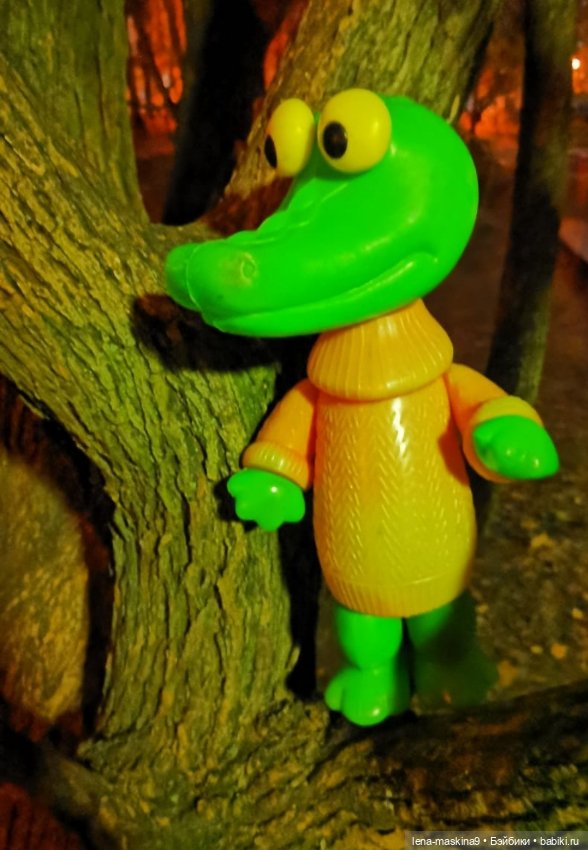 Крокодил Гена, в ночном лесу