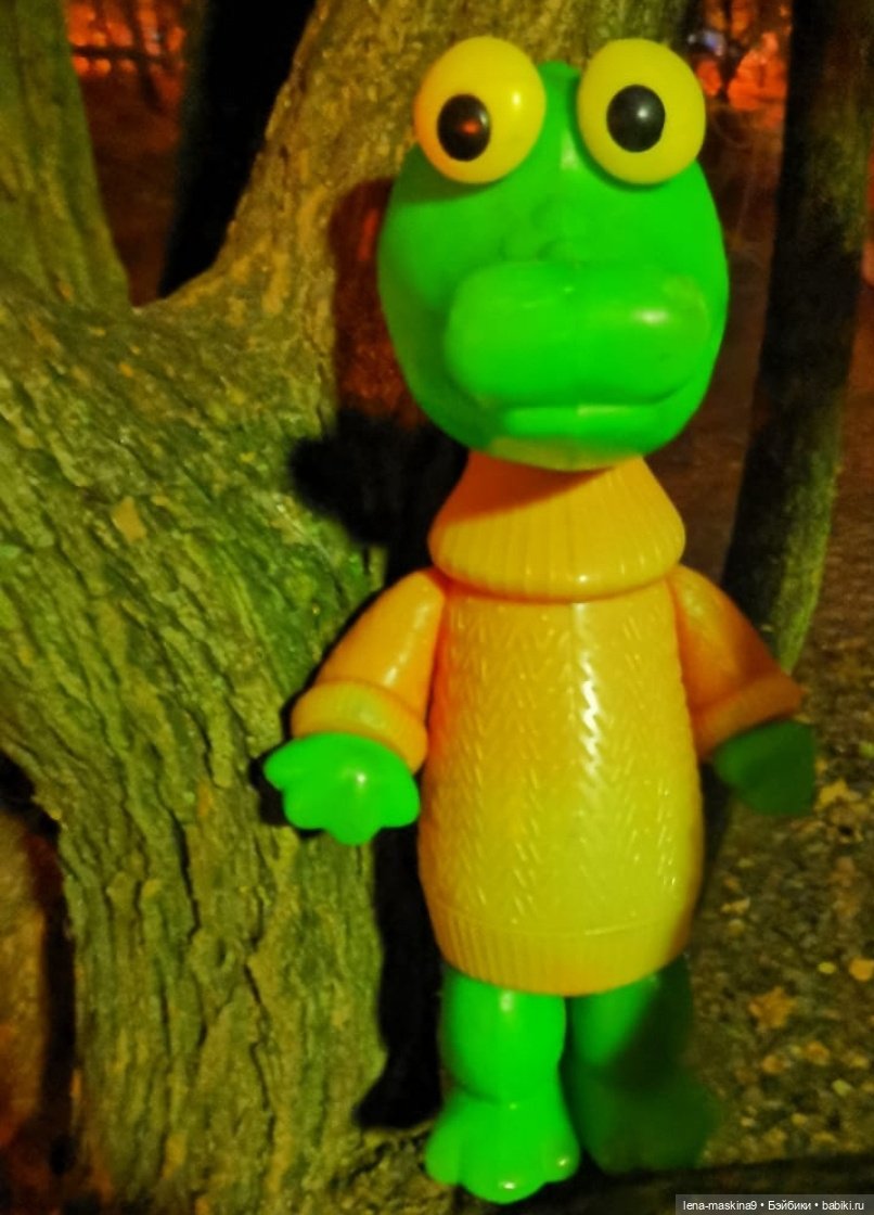 Крокодил Гена, в ночном лесу