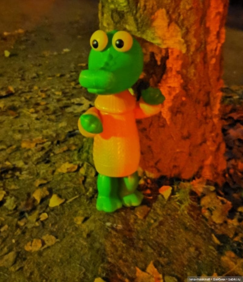 Крокодил Гена, в ночном лесу