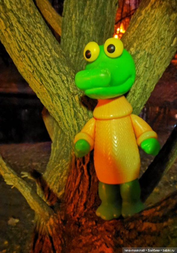 Крокодил Гена, в ночном лесу