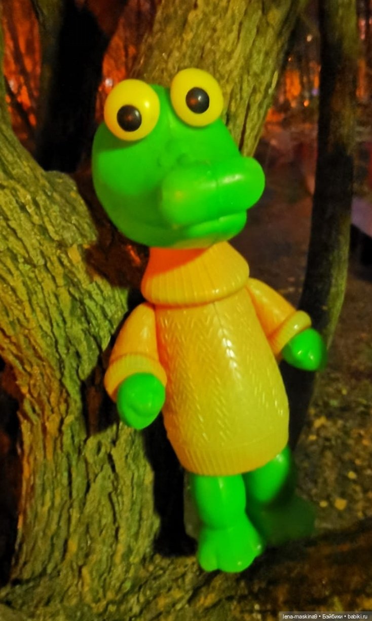 Крокодил Гена, в ночном лесу